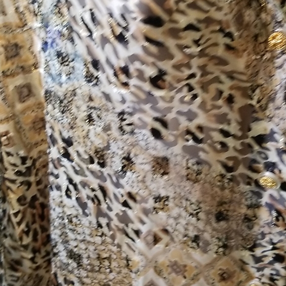 $8. FIRM PRICE The Avenue Animal print top. - Picture 3 of 4